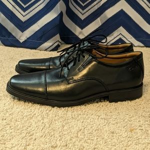 Clarks Tilden Cap Black Leather Dress Shoe